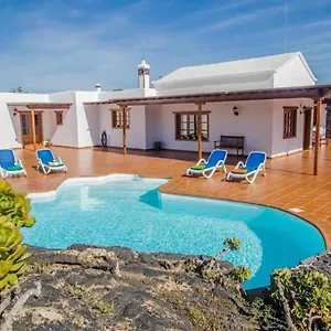 https://casa-lola-lanzarote.in-canary-islands.com